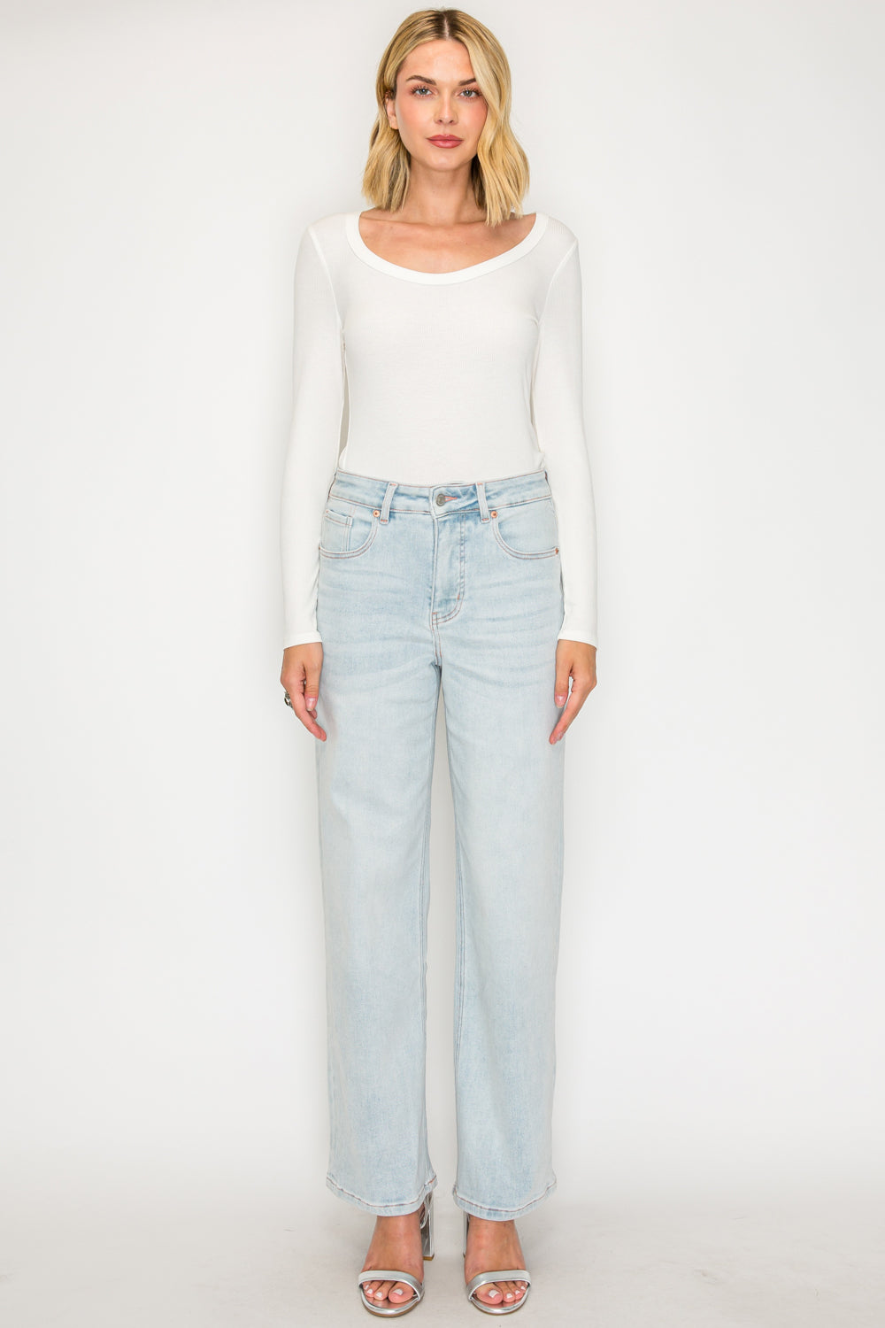 JEANS RECTOS DE HILO ROSA CON CONTROL DE ABDOMEN Y TIRO ALTO MEZCLA DE MODAL