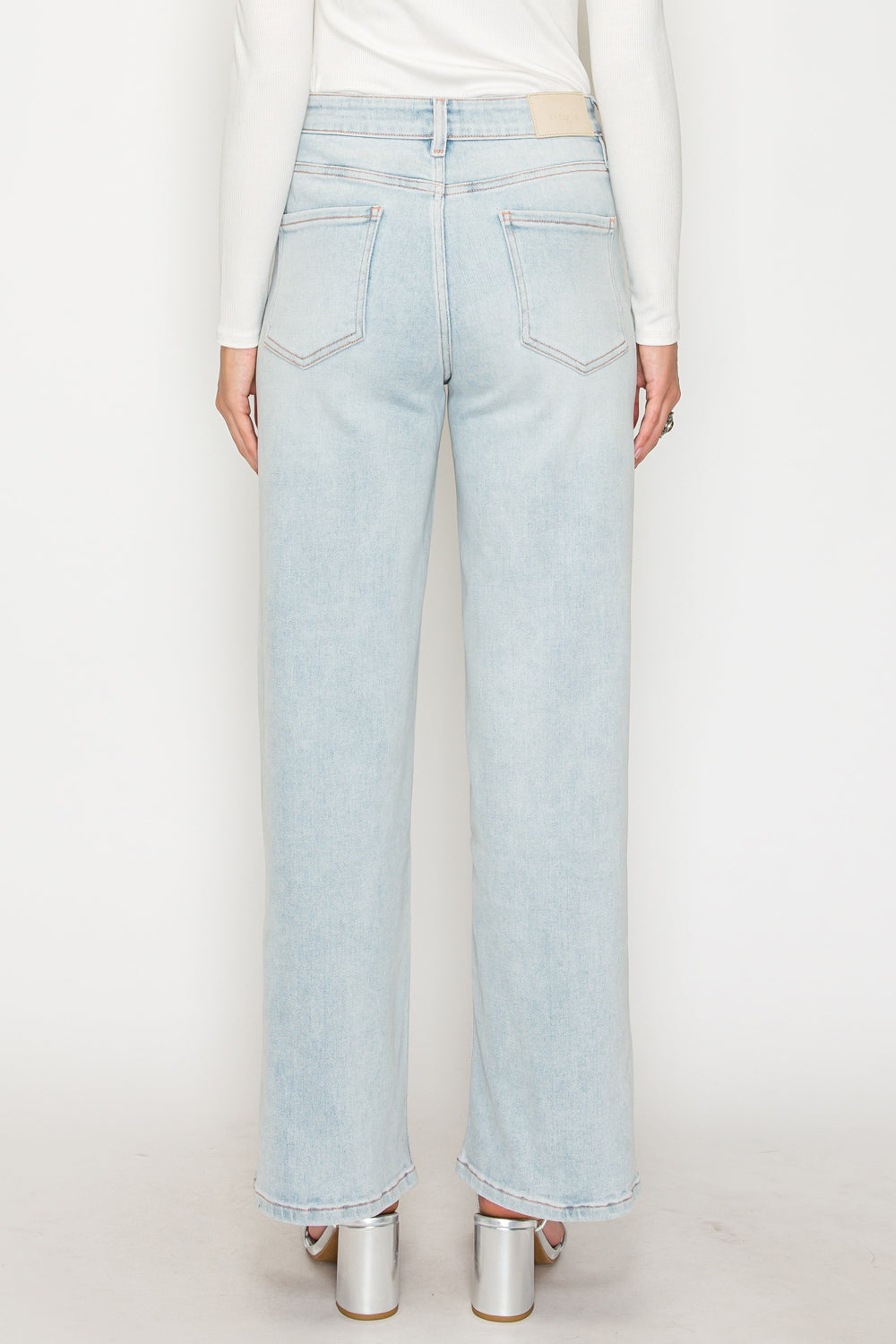 JEANS RECTOS DE HILO ROSA CON CONTROL DE ABDOMEN Y TIRO ALTO MEZCLA DE MODAL
