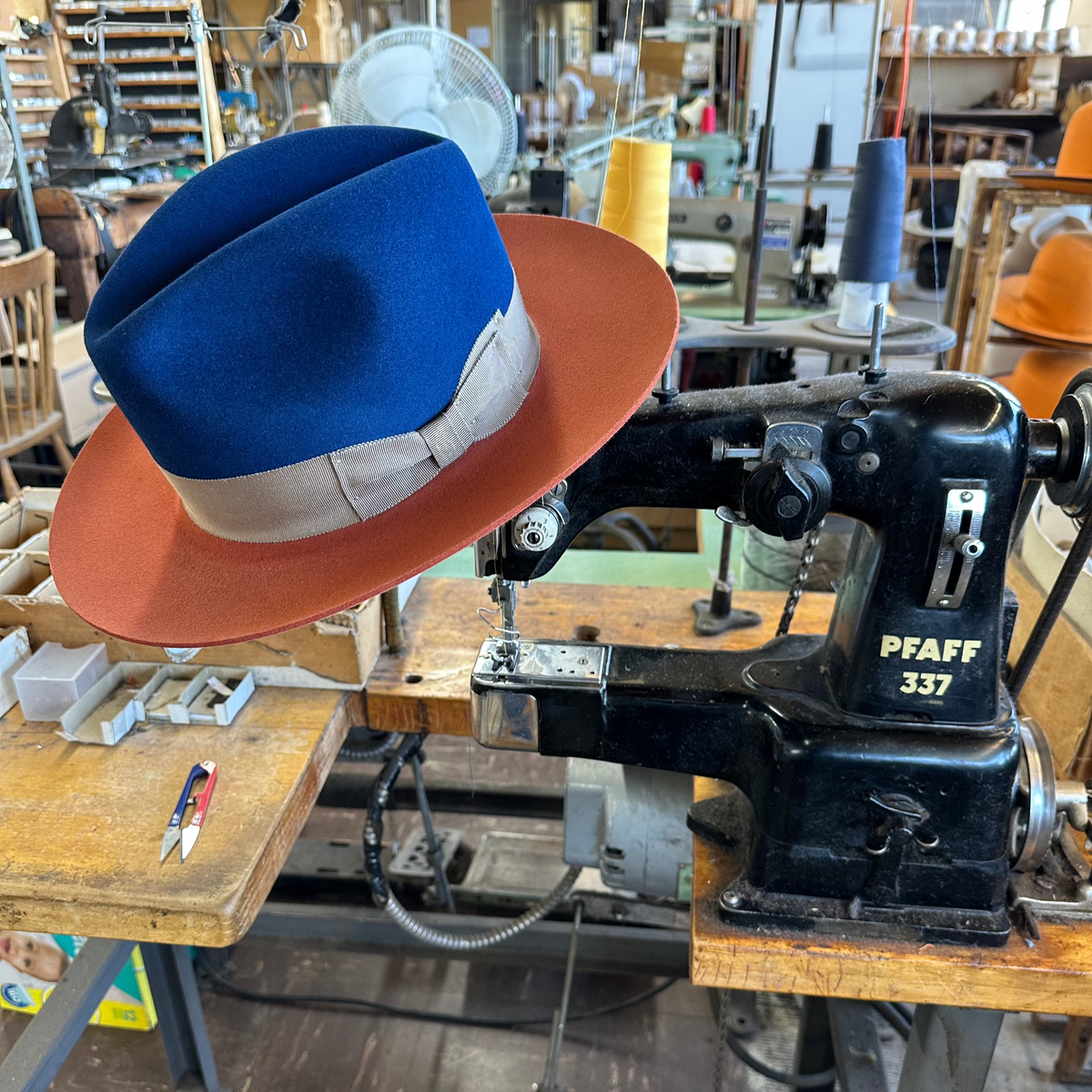 Bellissimo El Capo Two-Tone Sapphire & Cinnamon Fedora; product view 3.