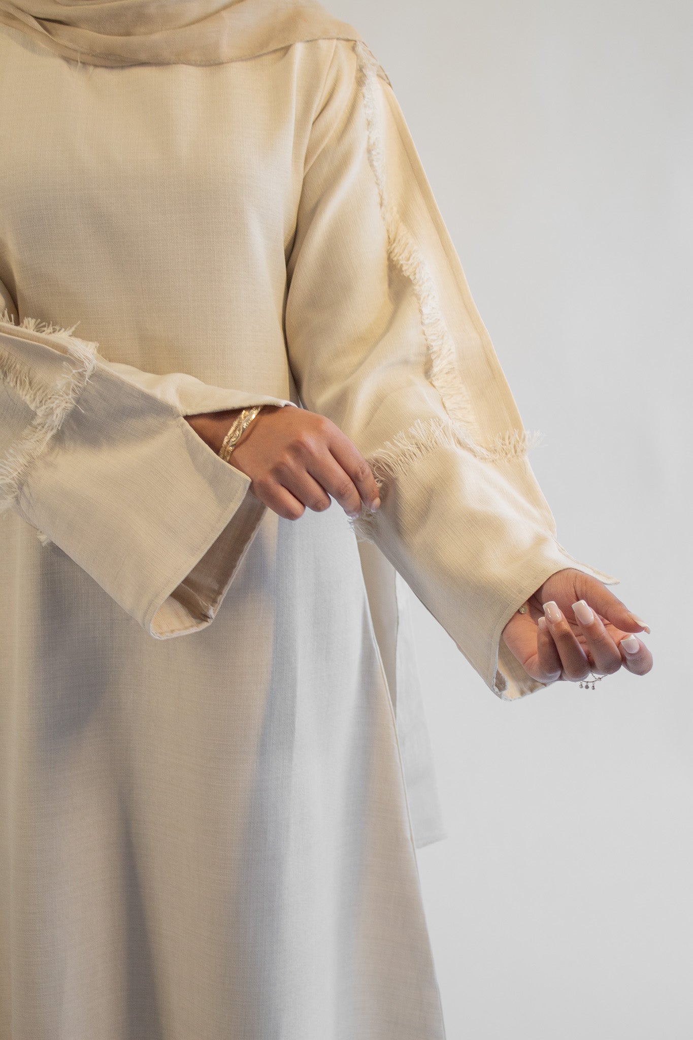 AISHA Frayed-Sleeve Linen-Blend Abaya