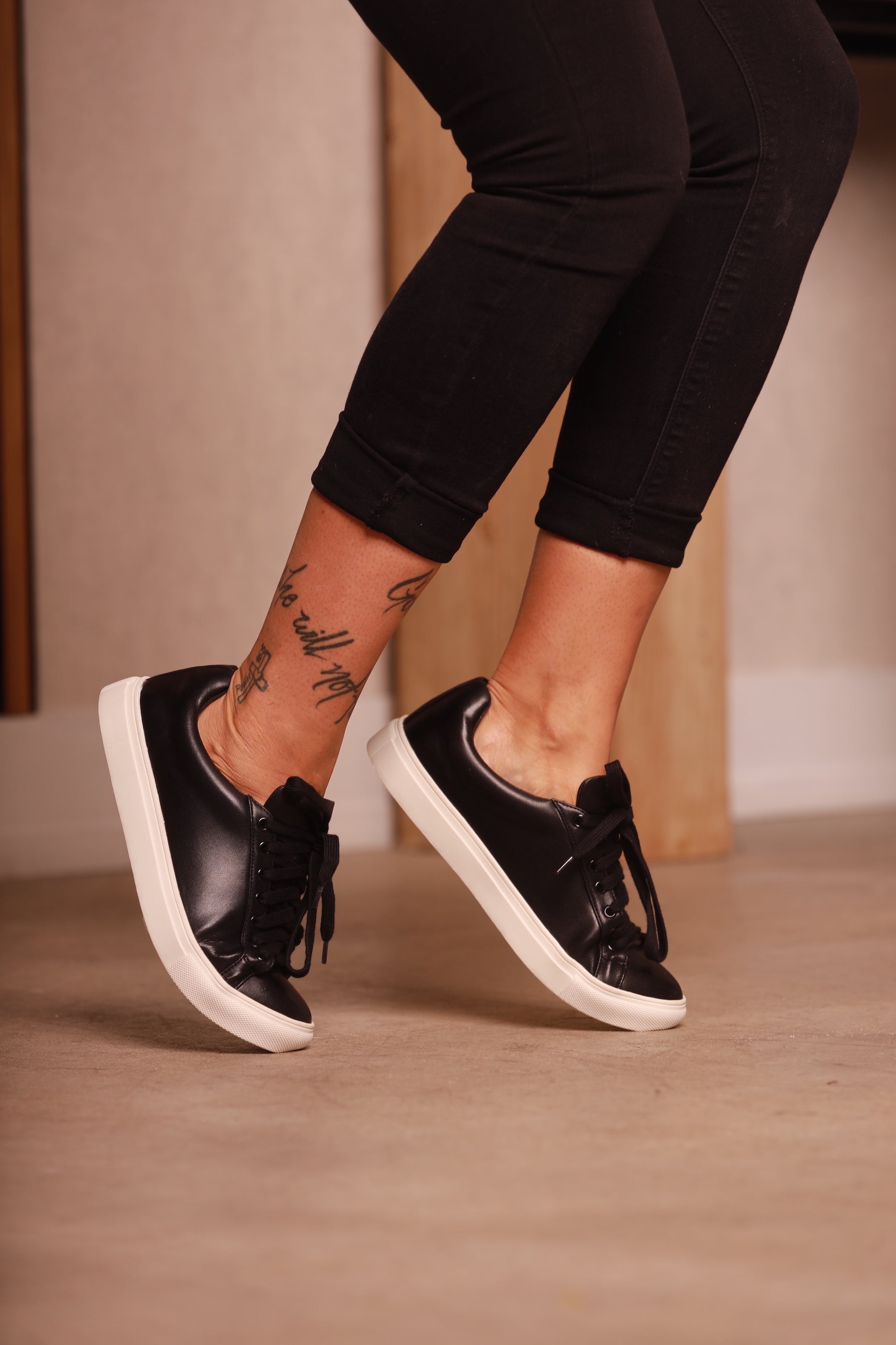 JORDIN Black Platform Sneakers