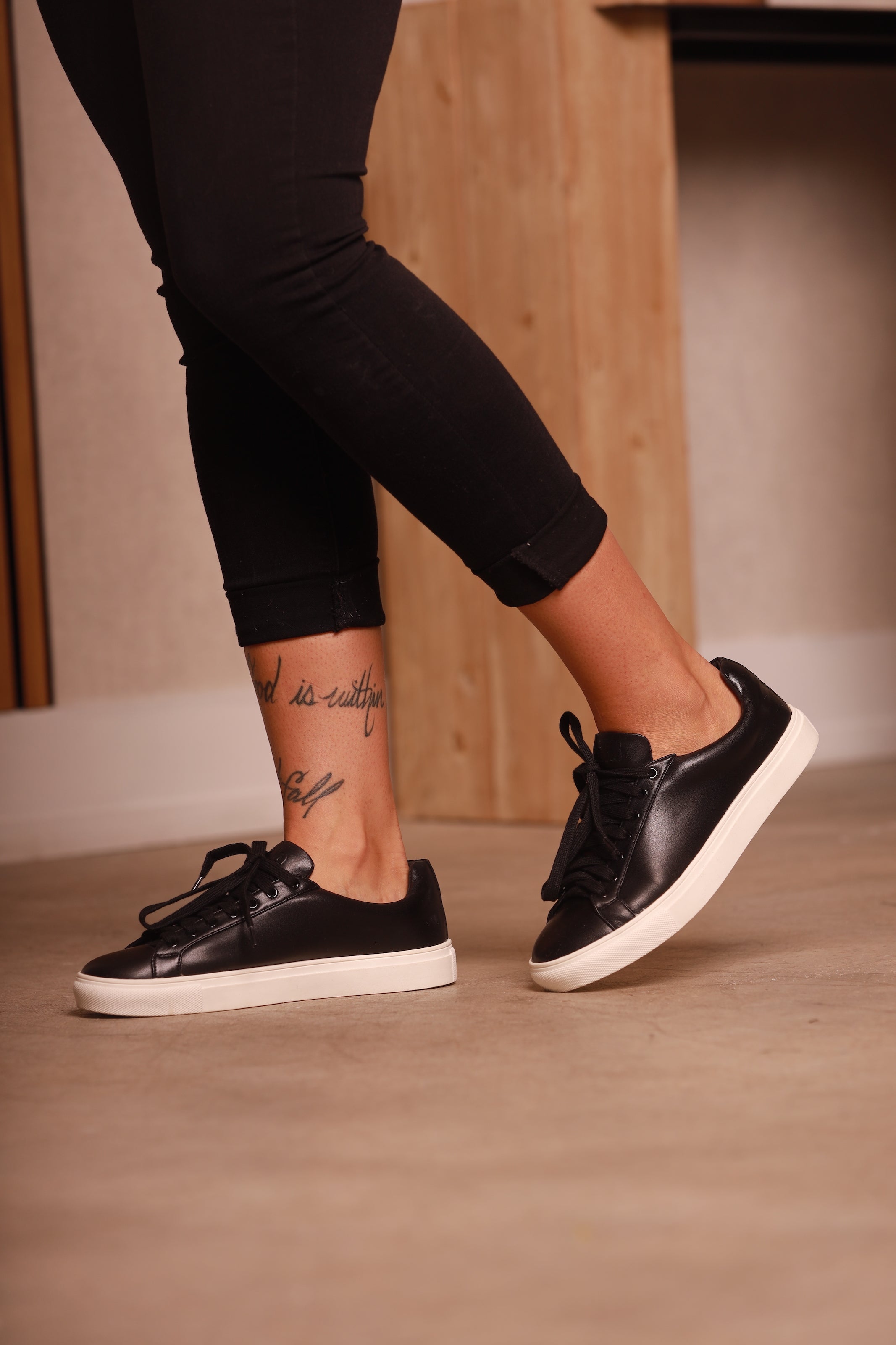 JORDIN Black Platform Sneakers