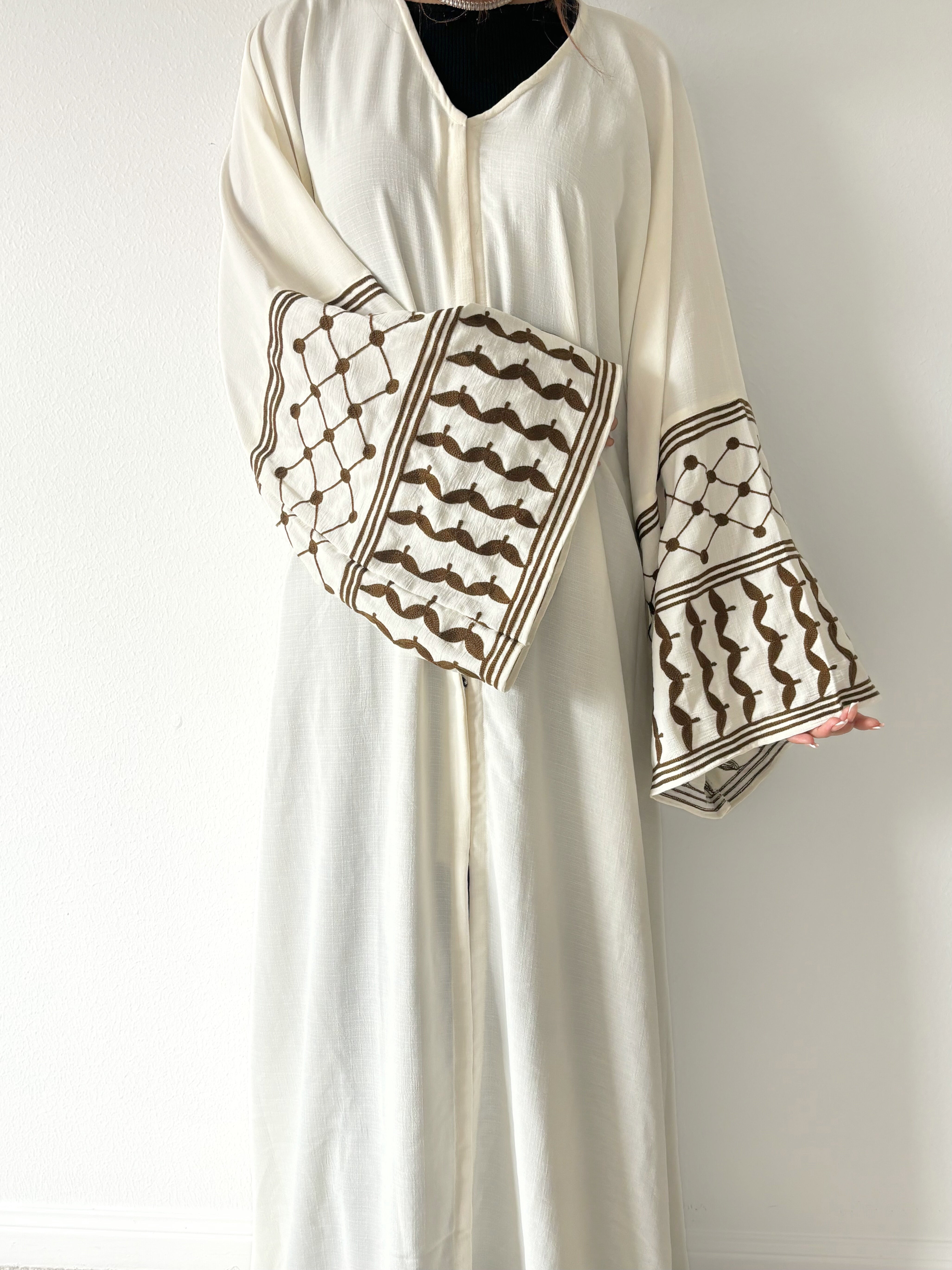 KEFIYYEH Abaya Blanca Bordada