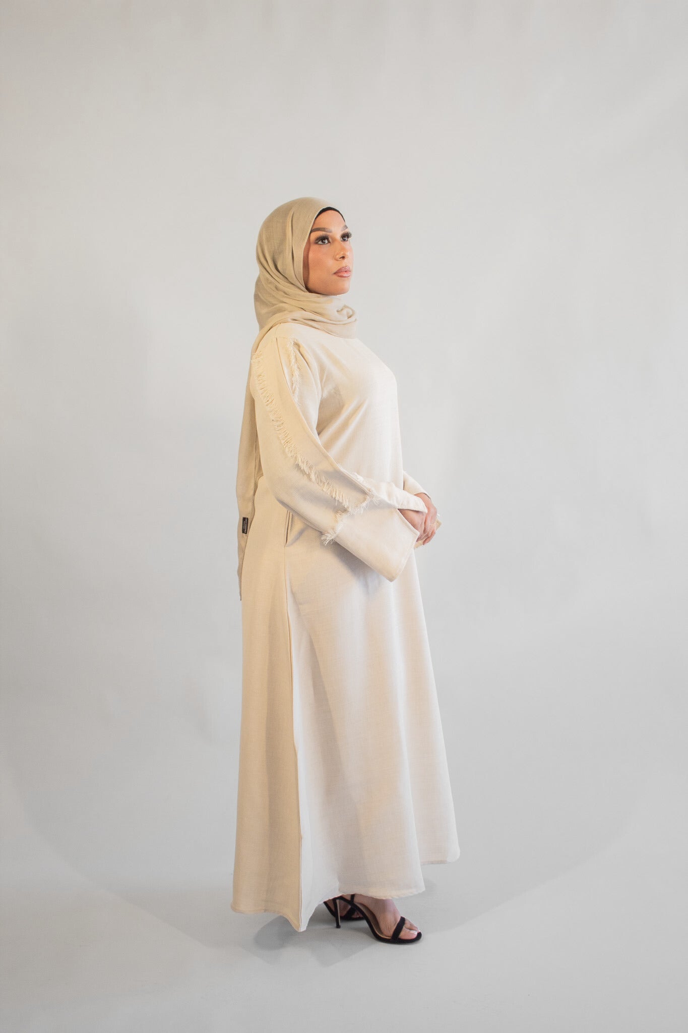 AISHA Frayed-Sleeve Linen-Blend Abaya