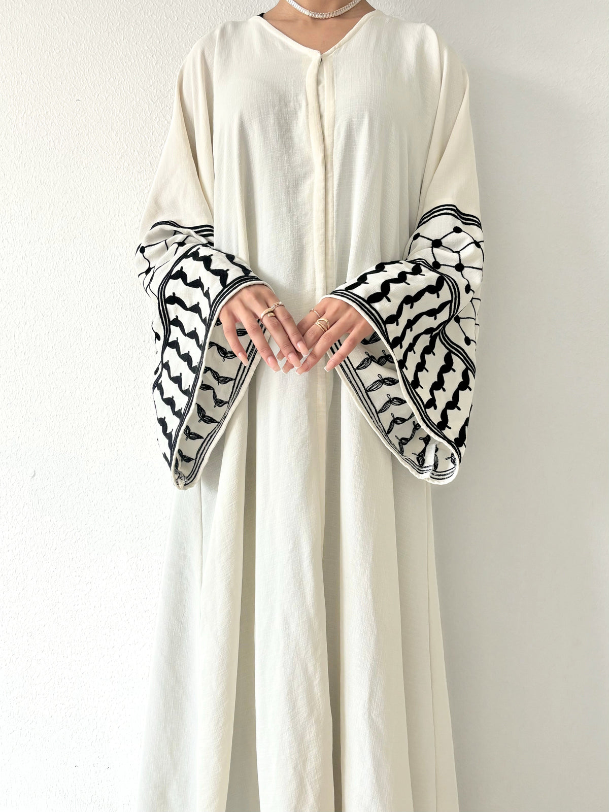 KEFIYYEH White Embroidered Abaya
