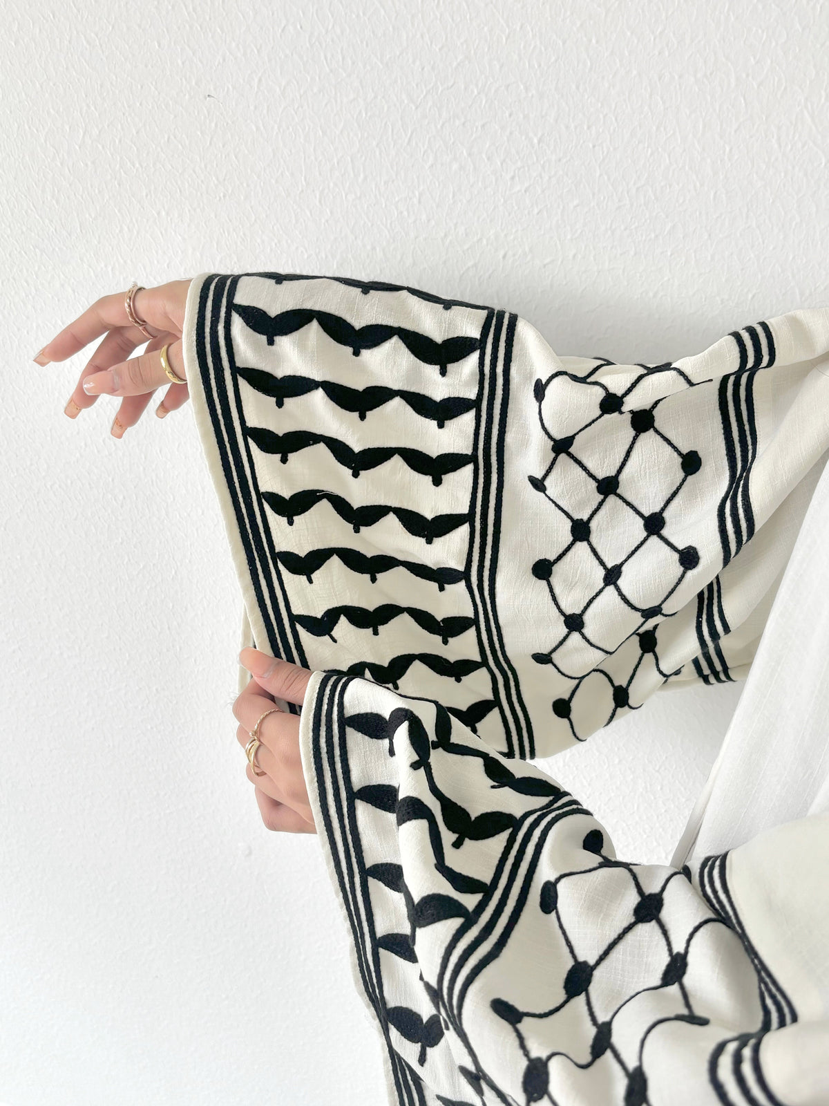 KEFIYYEH White Embroidered Abaya