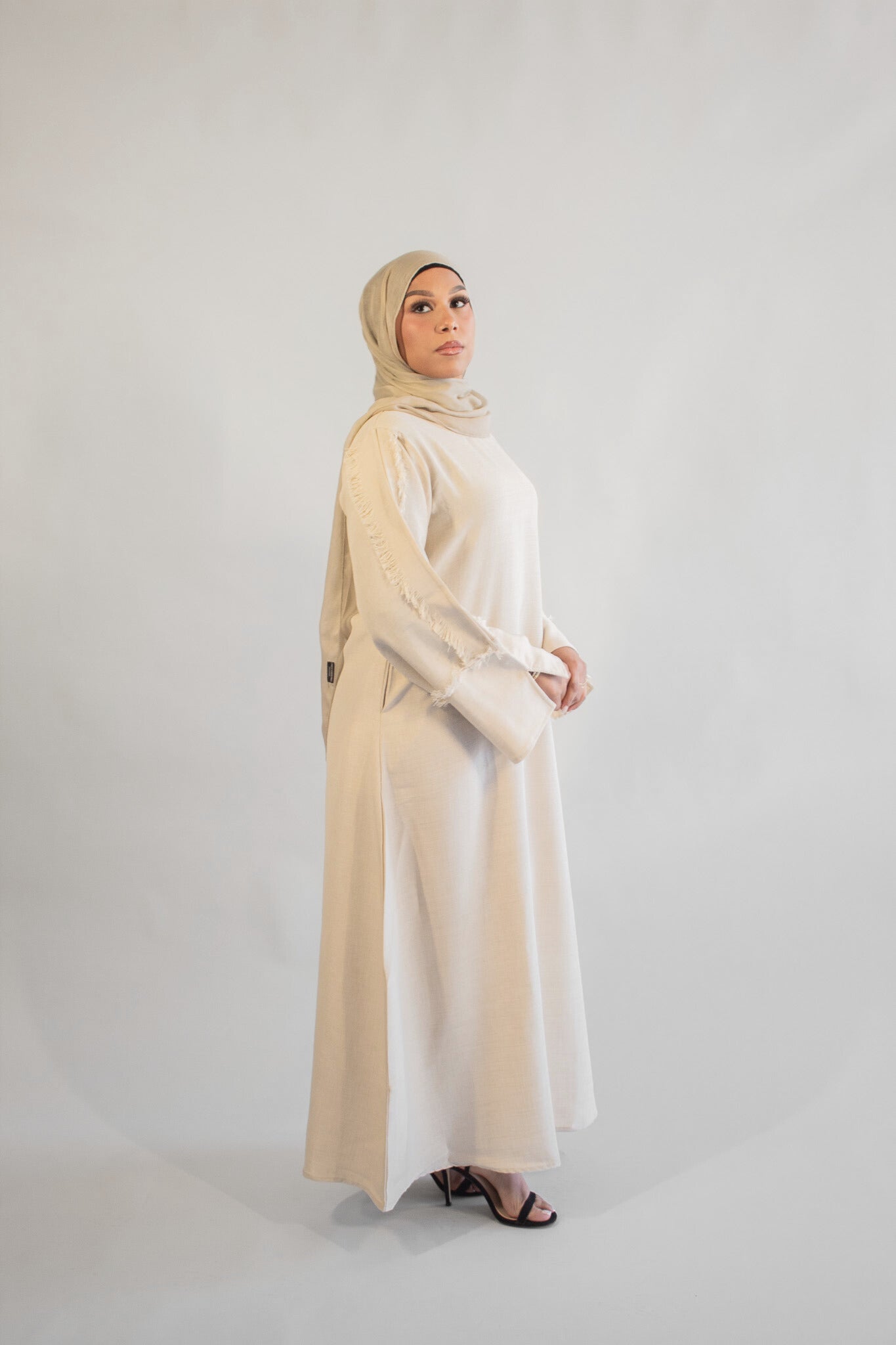 AISHA Frayed-Sleeve Linen-Blend Abaya