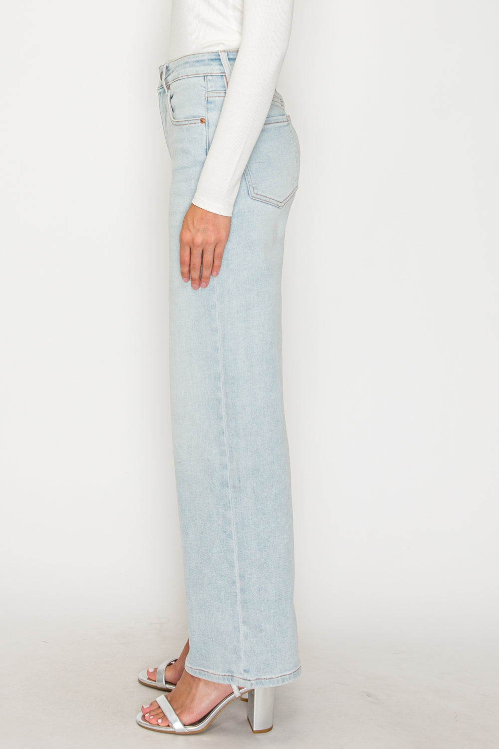 JEANS RECTOS DE HILO ROSA CON CONTROL DE ABDOMEN Y TIRO ALTO MEZCLA DE MODAL