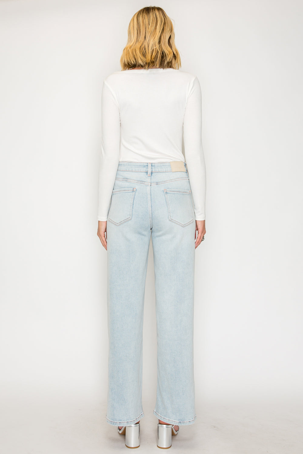 JEANS RECTOS DE HILO ROSA CON CONTROL DE ABDOMEN Y TIRO ALTO MEZCLA DE MODAL