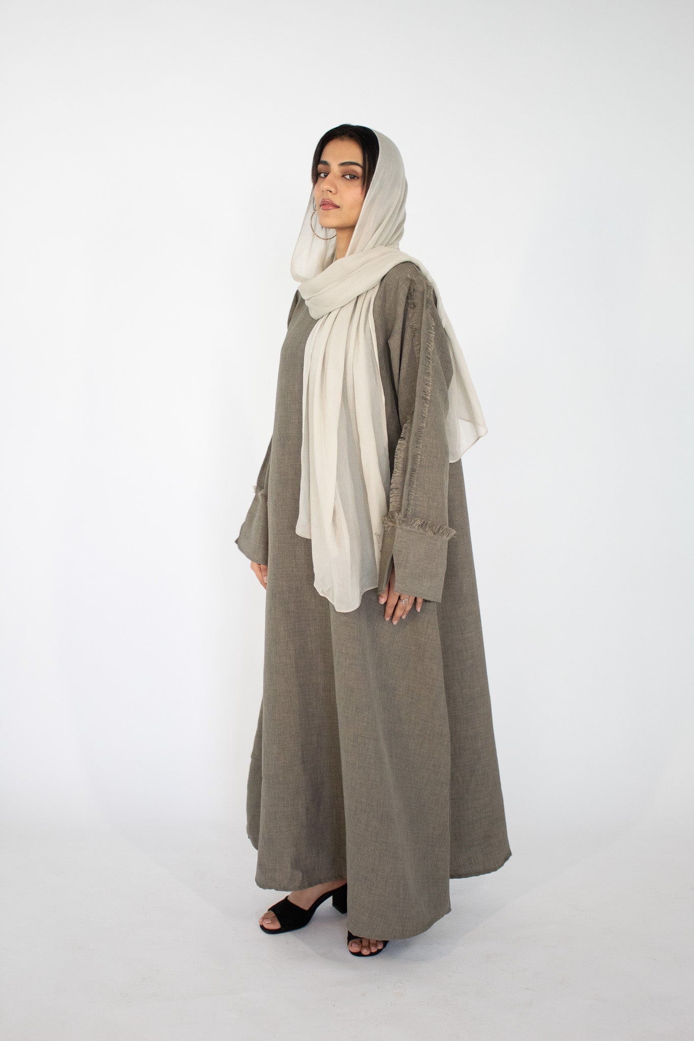 AISHA Frayed-Sleeve Linen-Blend Abaya