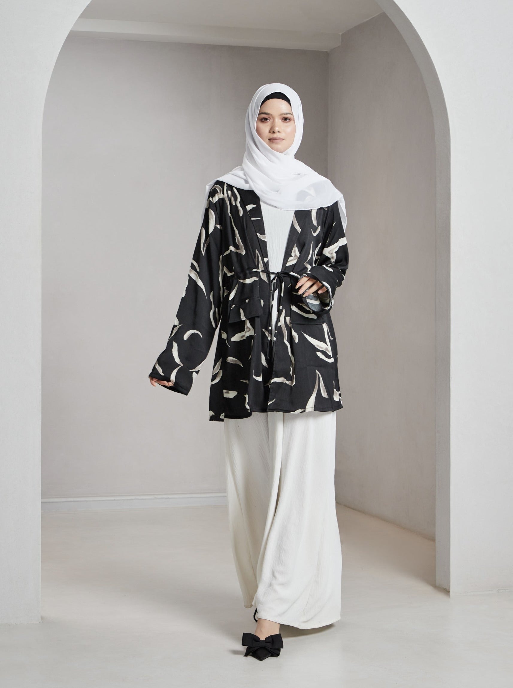ALIZA Black Printed Crinkled-Satin Jacket