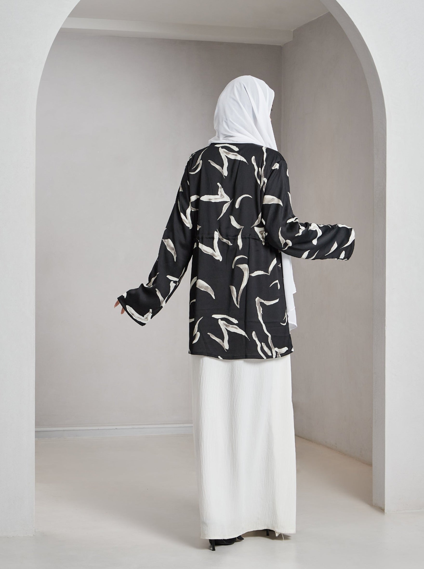 ALIZA Black Printed Crinkled-Satin Jacket